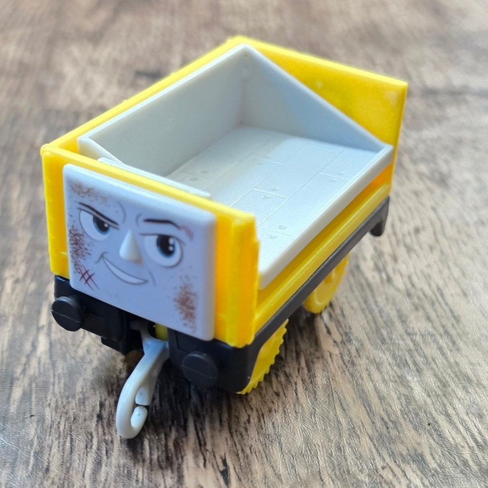 Fisher Price Thomas & Friends TrackMaster Troublesome Truck Kids Yellow Tipping